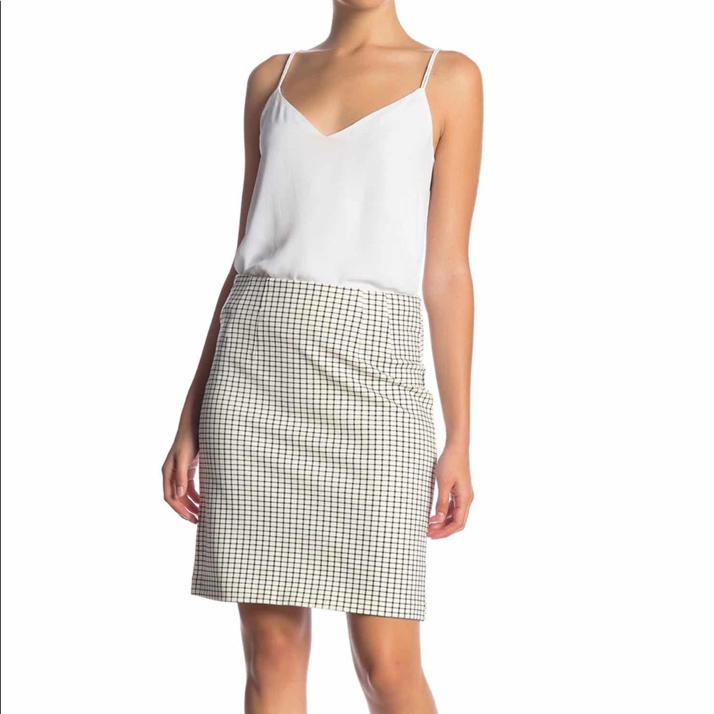 AMANDA & CHELSEA PULL ON PONTE PENCIL SKIRT - NWT!